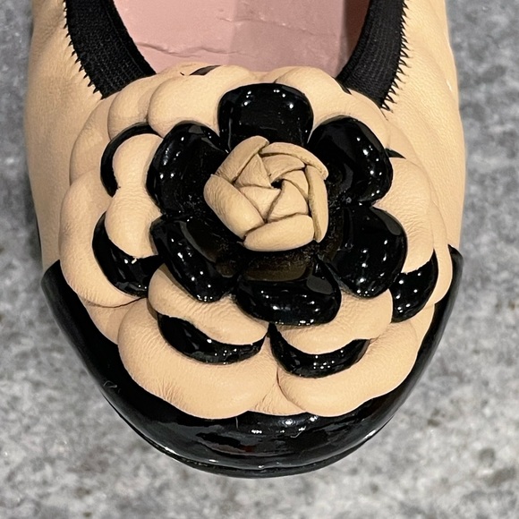 Pretty Ballerinas Classic Ballet flats in Cream & Black, Size 39 (8 - 8.5 US) - Picture 3 of 14